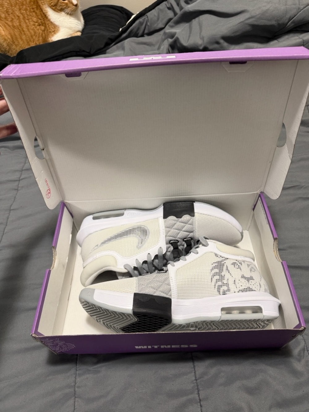 Nike LeBron James Witness VIII White Light Grey Black FB2239-100 Men's Size 10.5 - Picture 8 of 9